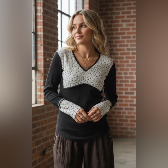 NWT POL Waffle Knit Long Sleeve Thermal Top Contrast Floral Textured Material - Picture 5 of 6